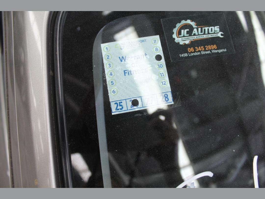 Photo '16' of Mazda Demio Photo '16' of Mazda Demio