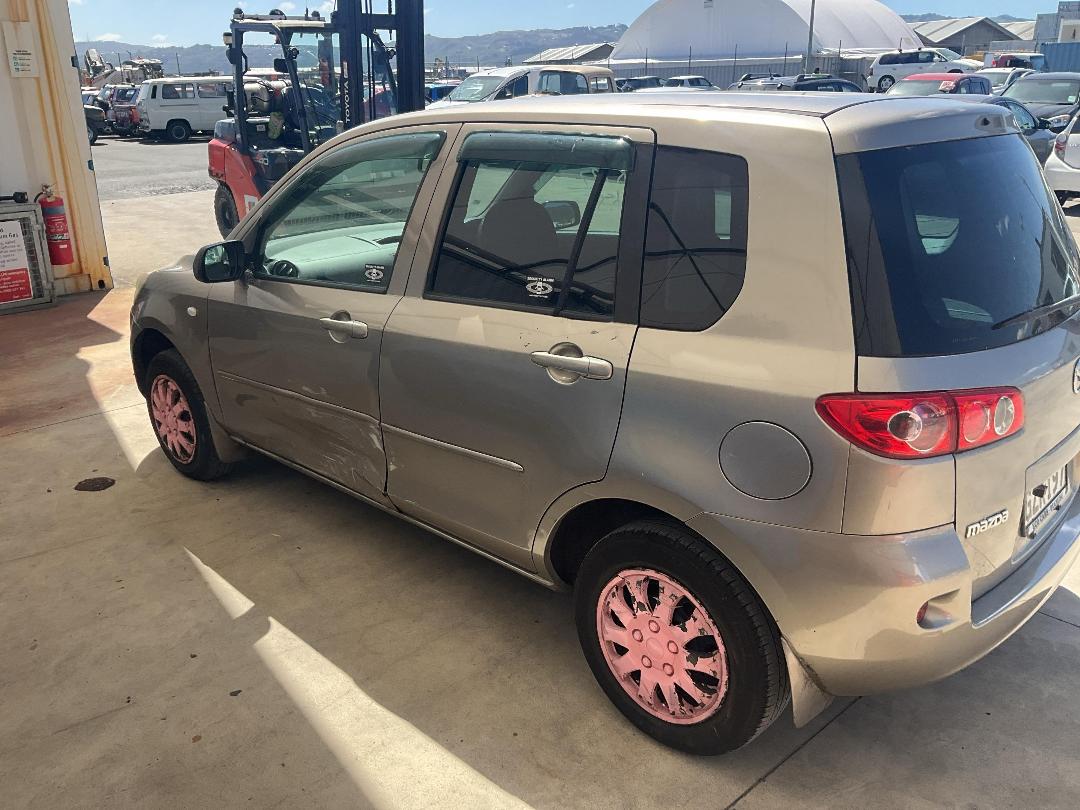 Photo '4' of Mazda Demio