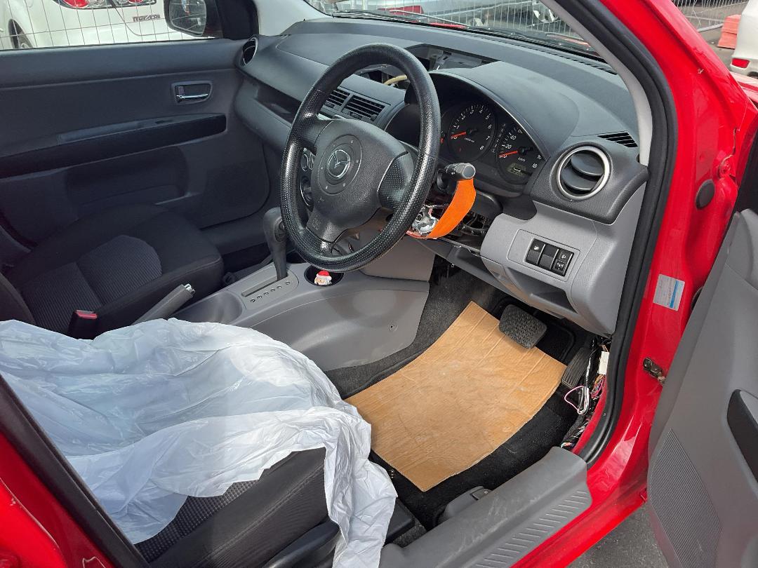 Photo '12' of Mazda Demio Photo '12' of Mazda Demio