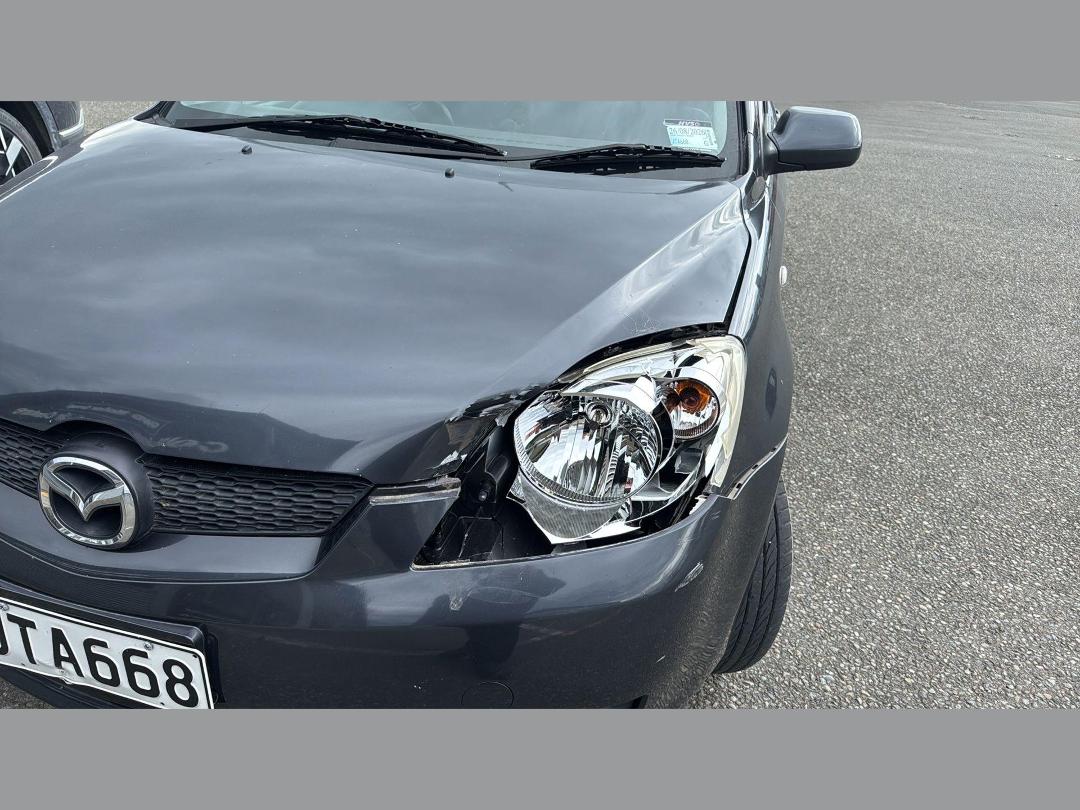 Photo '3' of Mazda Demio