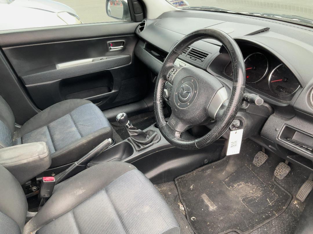 Photo '8' of Mazda Demio Photo '8' of Mazda Demio