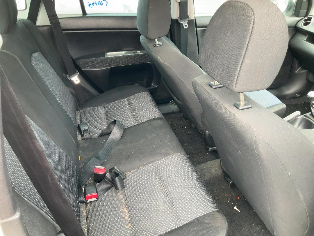 Photo '10' of Mazda Demio Photo '10' of Mazda Demio