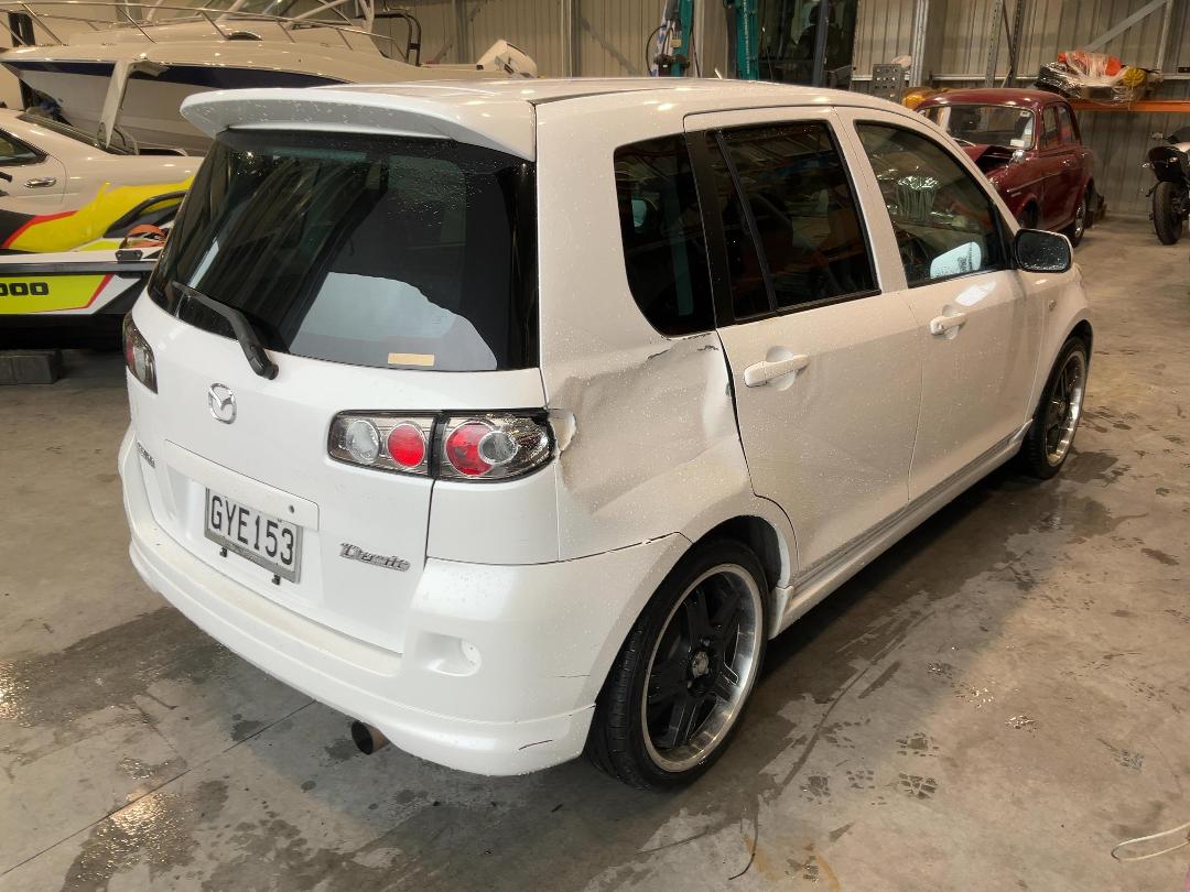 Photo '5' of Mazda Demio Photo '5' of Mazda Demio