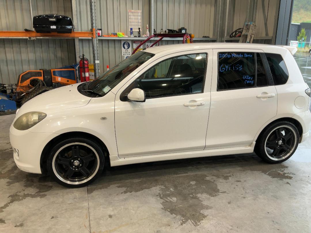 Photo '6' of Mazda Demio Photo '6' of Mazda Demio