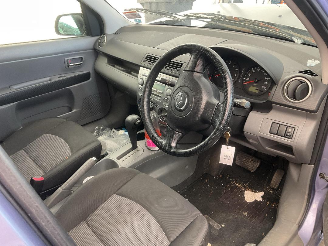 Photo '8' of Mazda Demio