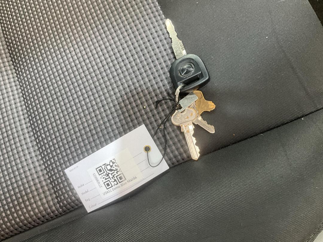 Photo '10' of Mazda Demio