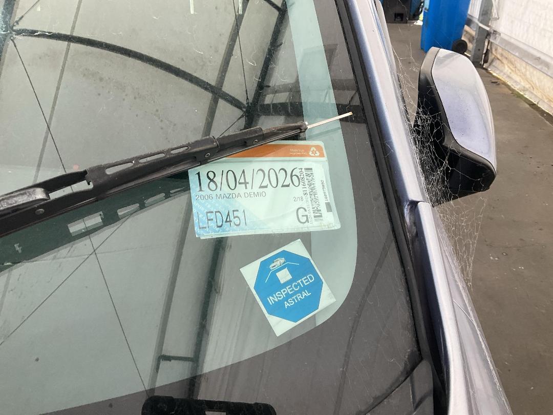 Photo '15' of Mazda Demio