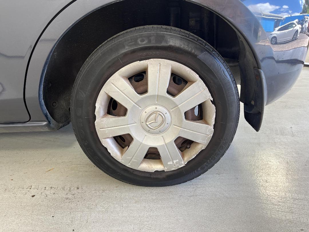 Photo '11' of Mazda Demio Photo '11' of Mazda Demio