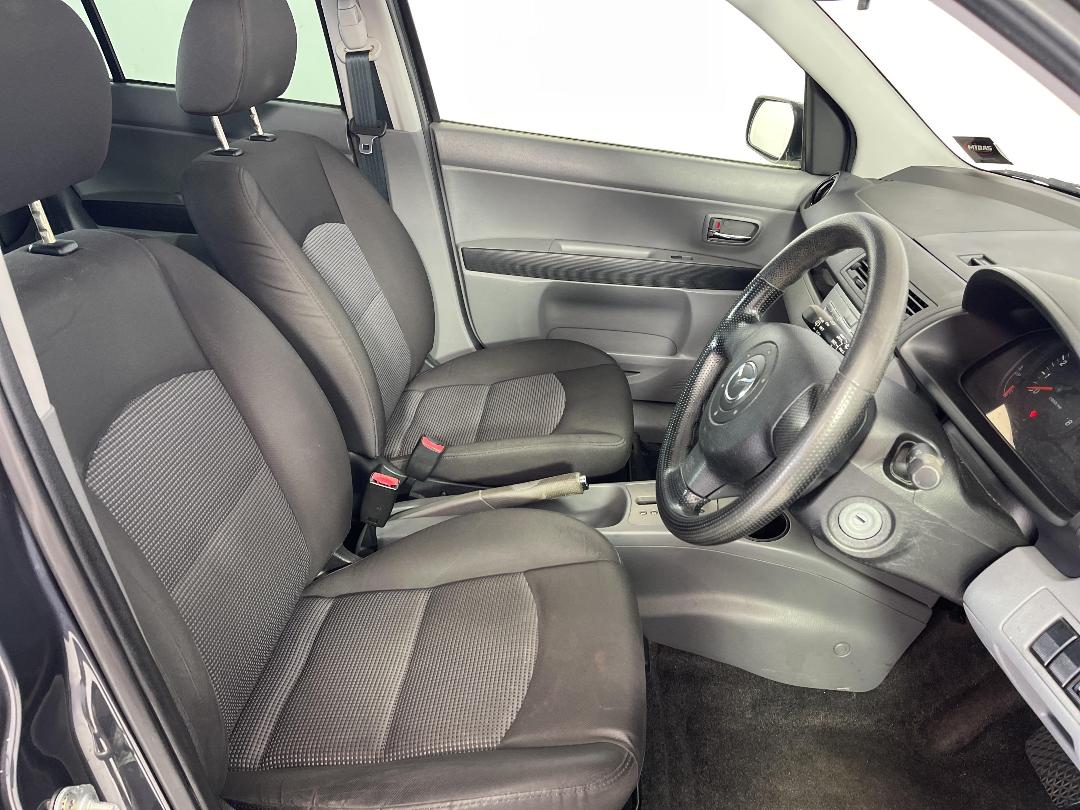 Photo '16' of Mazda Demio Photo '16' of Mazda Demio