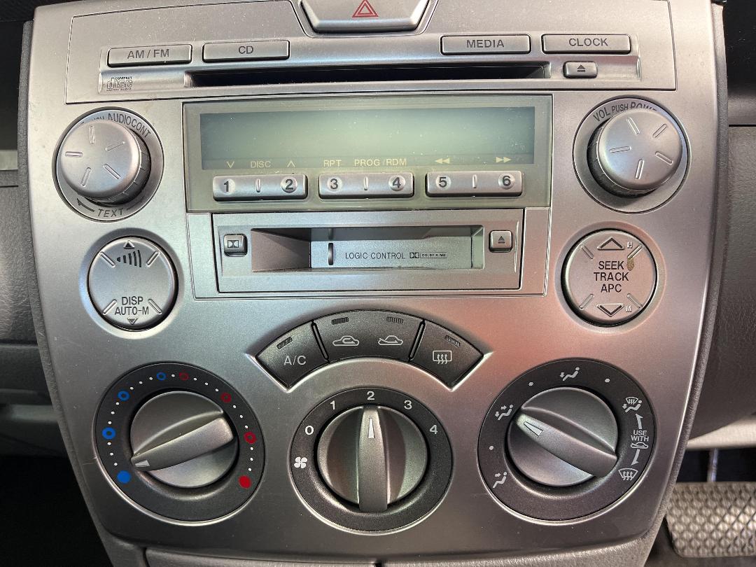 Photo '23' of Mazda Demio Photo '23' of Mazda Demio