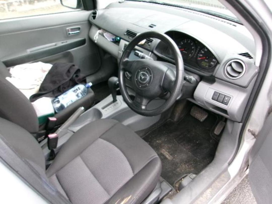 Photo '12' of Mazda Demio