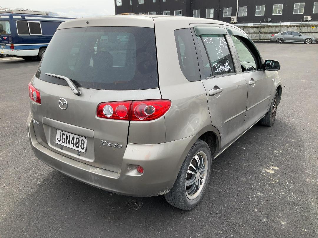 Photo '2' of Mazda Demio Photo '2' of Mazda Demio