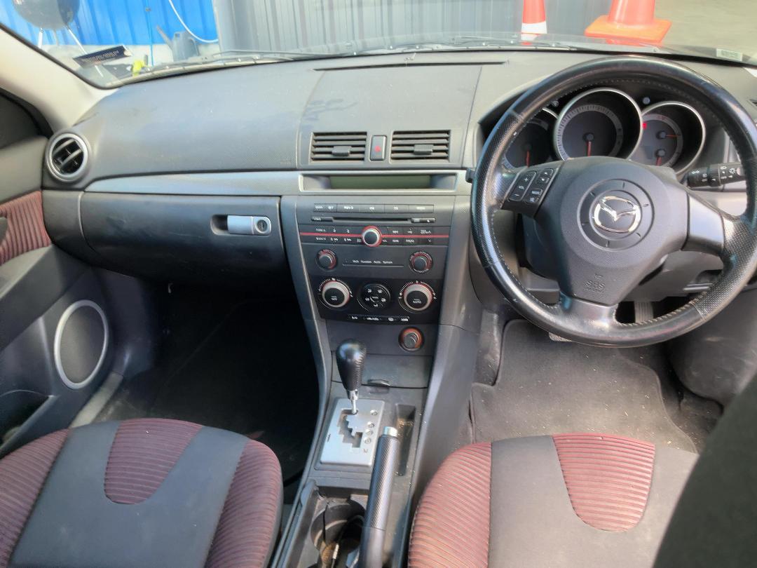 Photo '17' of Mazda Mazda3 SP23