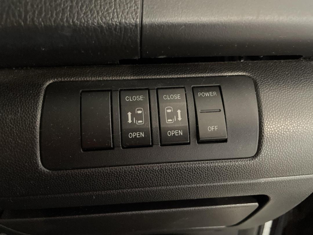 Photo '23' of Mazda MPV Photo '23' of Mazda MPV