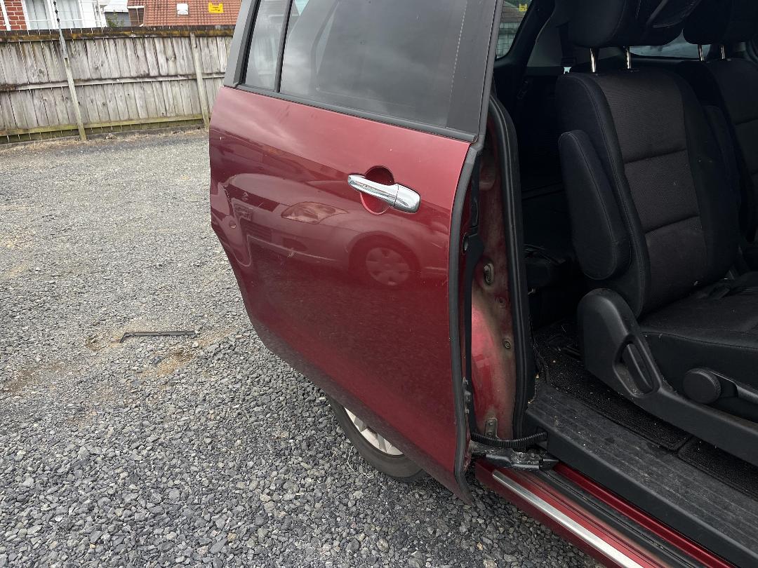 Photo '17' of Mazda MPV