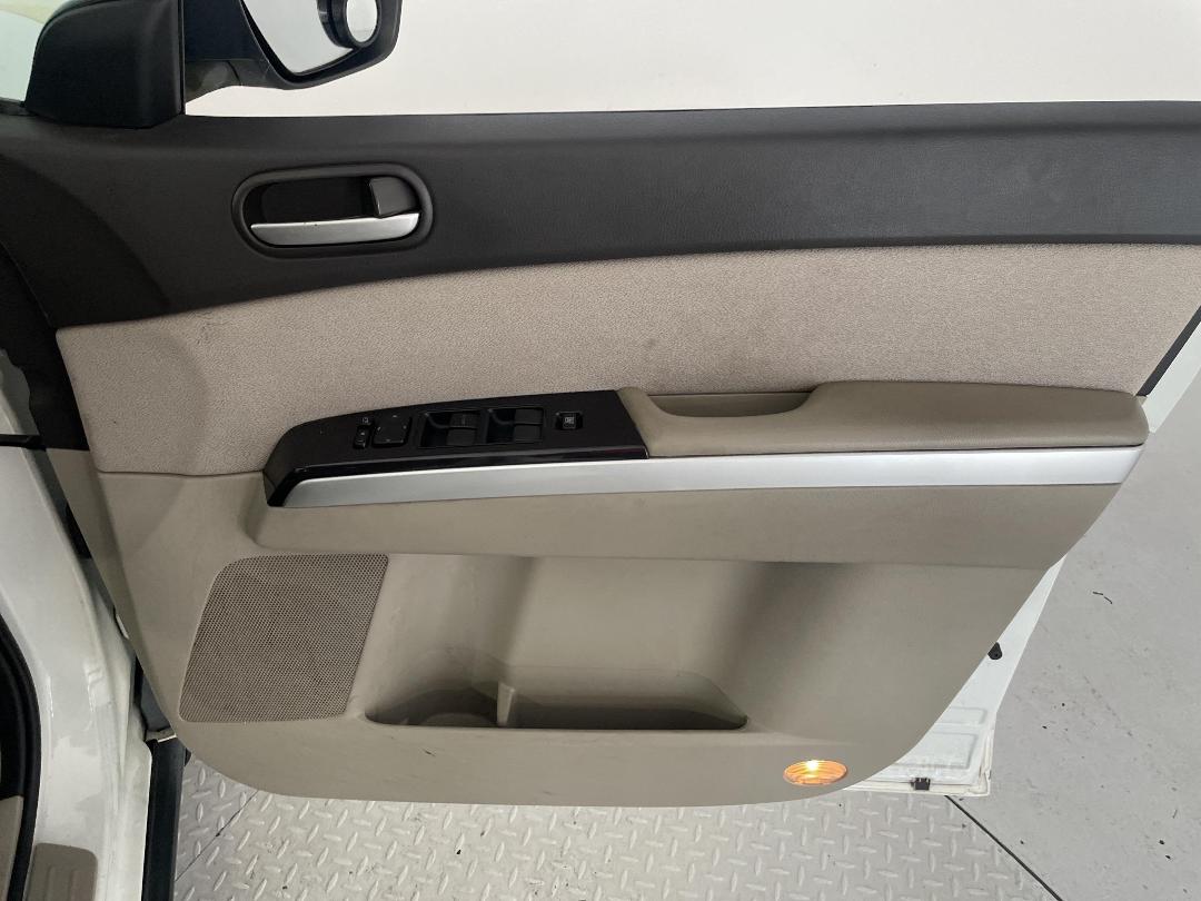 Photo '15' of Mazda MPV Photo '15' of Mazda MPV