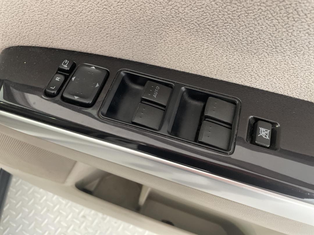 Photo '23' of Mazda MPV Photo '23' of Mazda MPV