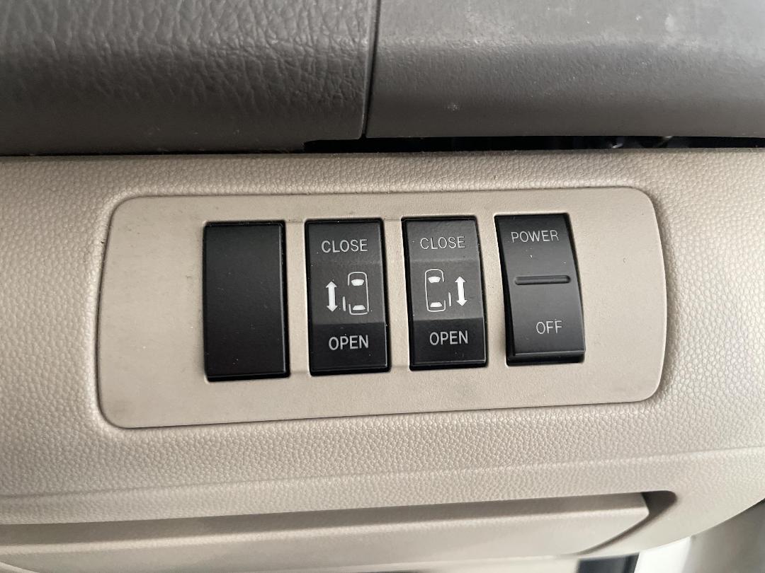 Photo '24' of Mazda MPV Photo '24' of Mazda MPV