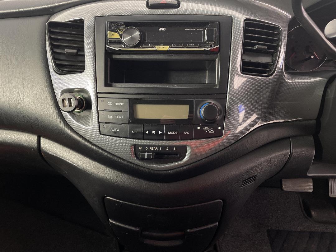 Photo '18' of Mazda MPV Photo '18' of Mazda MPV