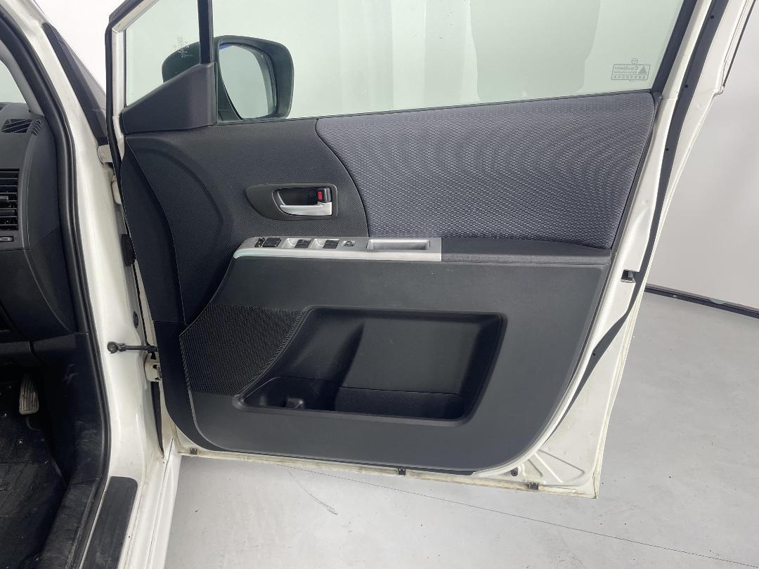 Photo '15' of Mazda Premacy