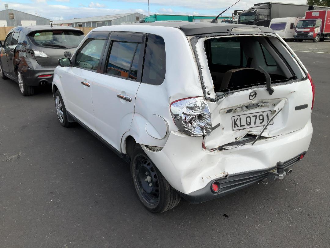 Photo '2' of Mazda Verisa