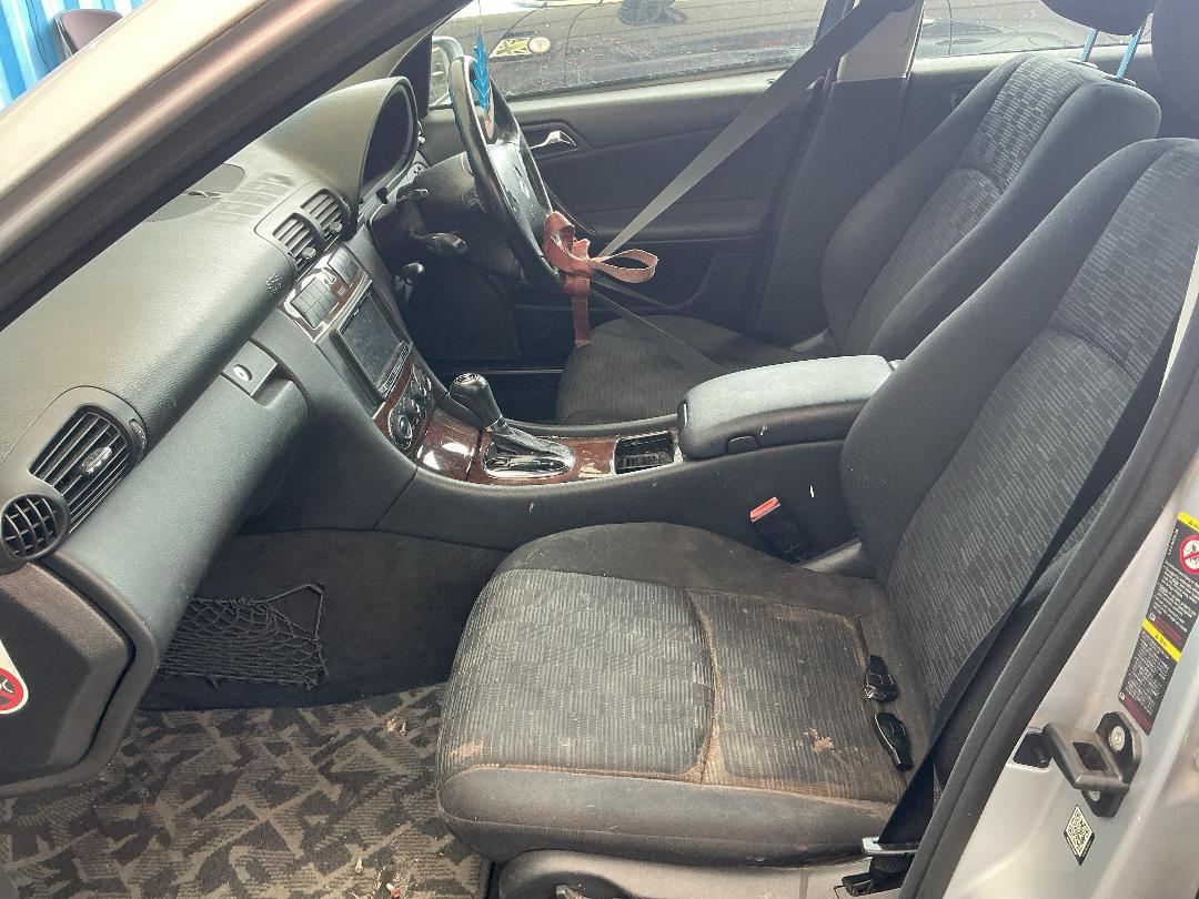 Photo '10' of Mercedes-Benz C180 Photo '10' of Mercedes-Benz C180