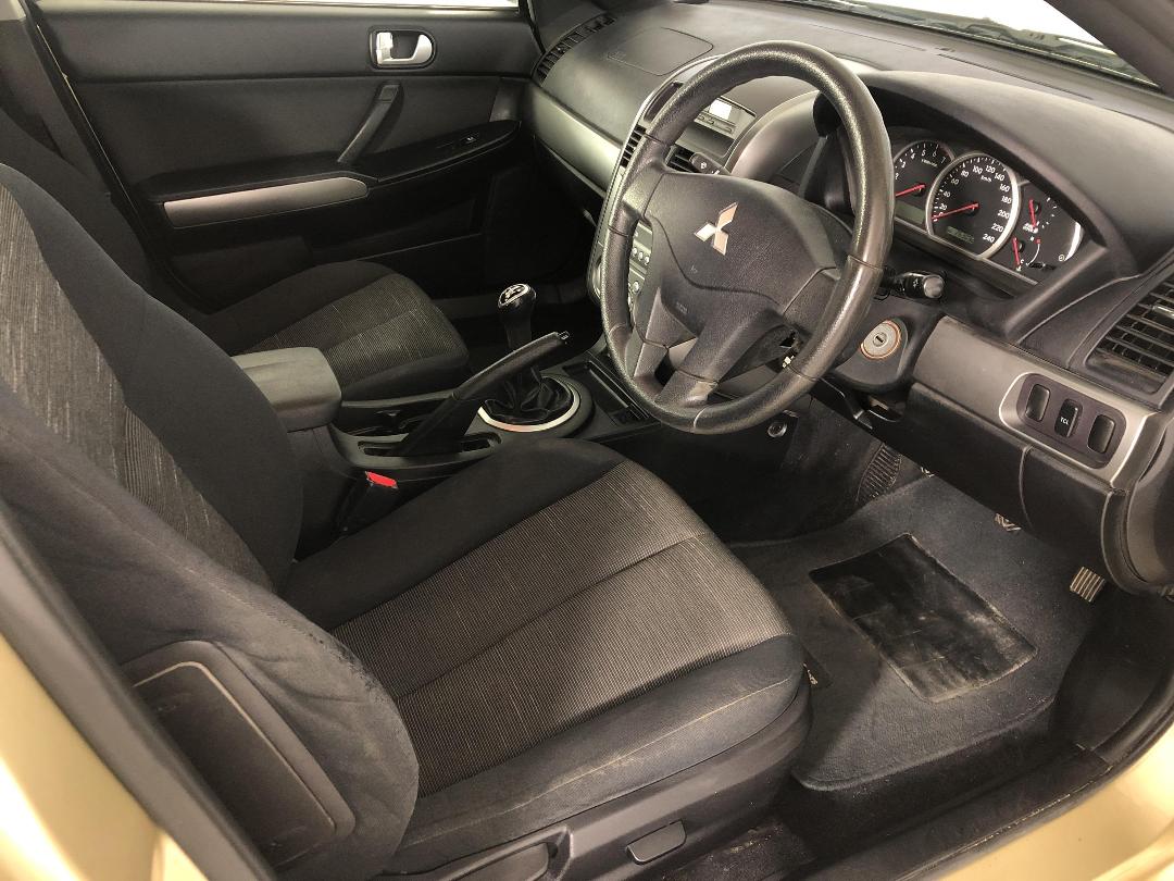 Photo '16' of Mitsubishi 380