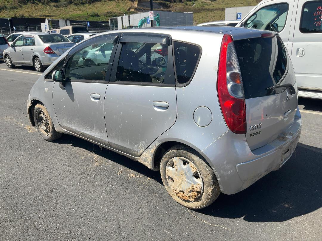 Photo '4' of Mitsubishi Colt Photo '4' of Mitsubishi Colt