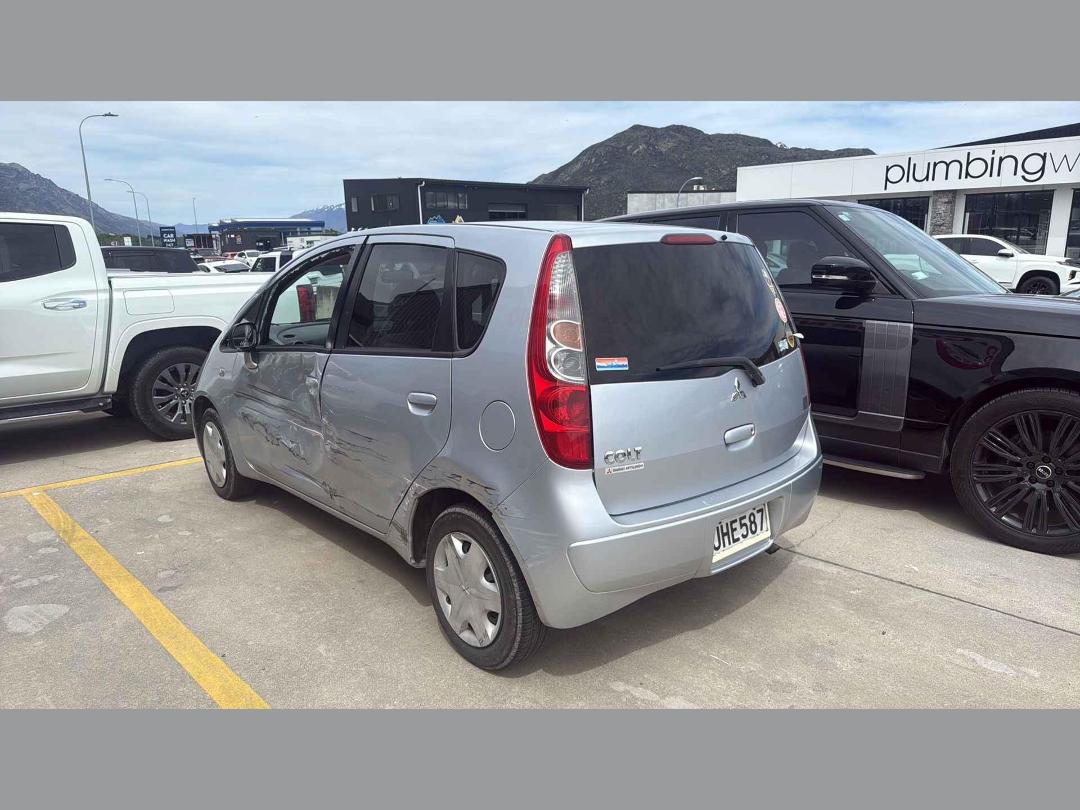 Photo '9' of Mitsubishi Colt RE:LAX Edition Photo '9' of Mitsubishi Colt RE:LAX Edition