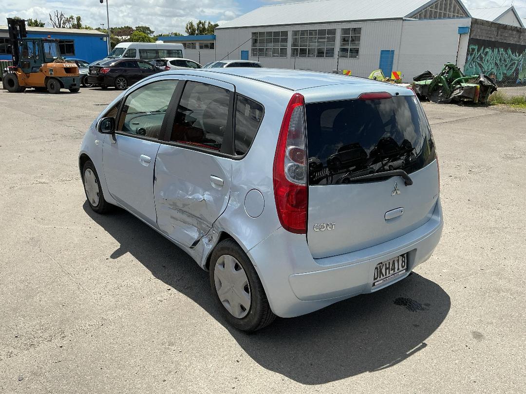 Photo '4' of Mitsubishi Colt LS