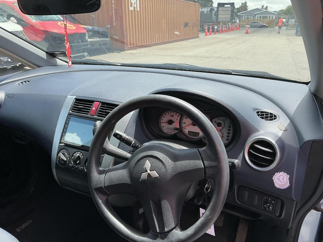 Photo '14' of Mitsubishi Colt LS