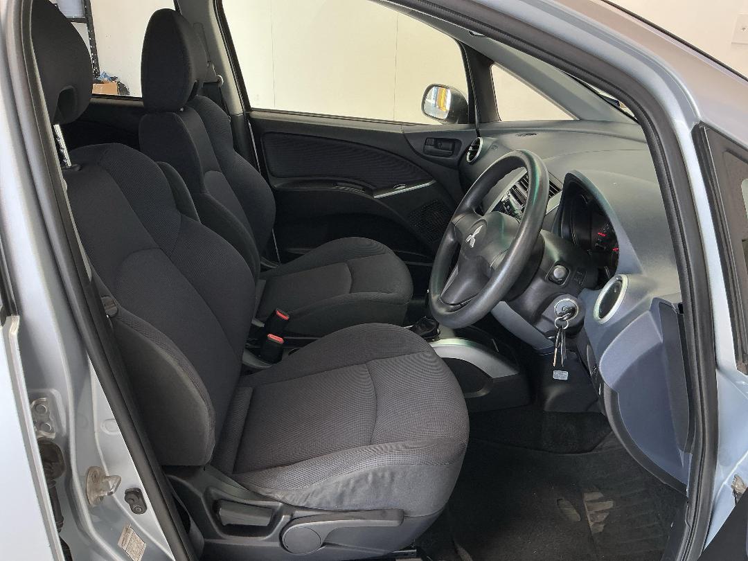 Photo '16' of Mitsubishi Colt Plus Photo '16' of Mitsubishi Colt Plus