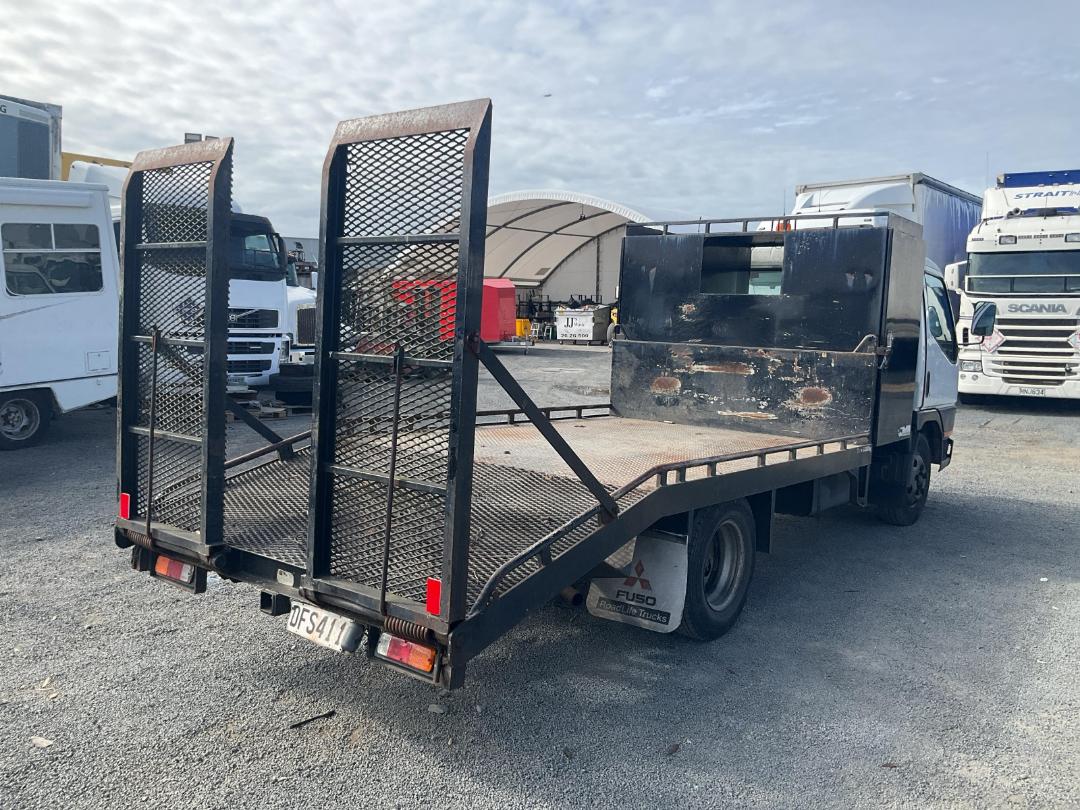 Photo '4' of MITSUBISHI FUSO CANTER FE112E6 Transporter