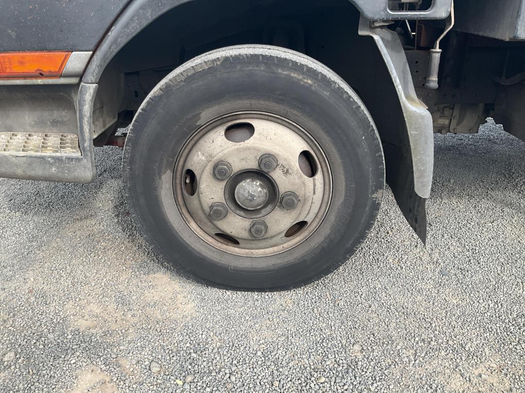 Photo '37' of MITSUBISHI FUSO CANTER FE112E6 Transporter