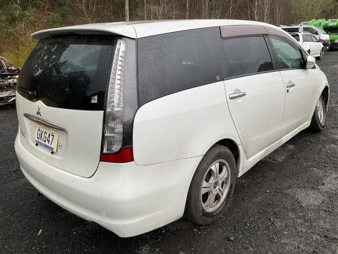 Photo '2' of Mitsubishi Grandis Photo '2' of Mitsubishi Grandis