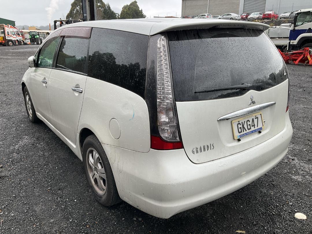 Photo '3' of Mitsubishi Grandis Photo '3' of Mitsubishi Grandis