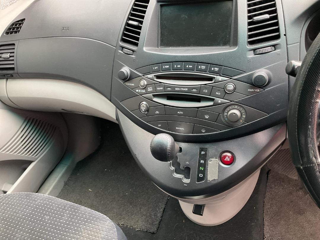 Photo '10' of Mitsubishi Grandis Photo '10' of Mitsubishi Grandis