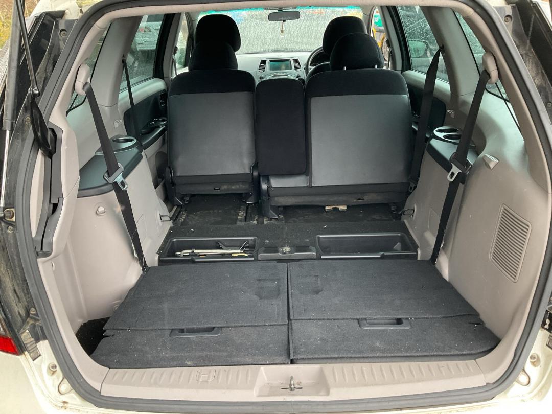 Photo '14' of Mitsubishi Grandis Photo '14' of Mitsubishi Grandis