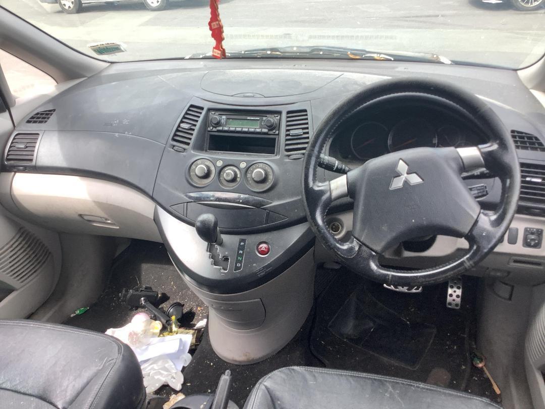 Photo '8' of Mitsubishi Grandis VRX Photo '8' of Mitsubishi Grandis VRX