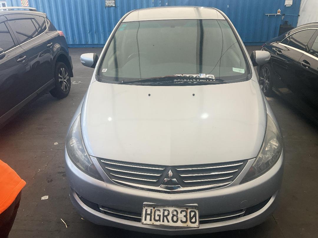 Photo '5' of Mitsubishi Grandis