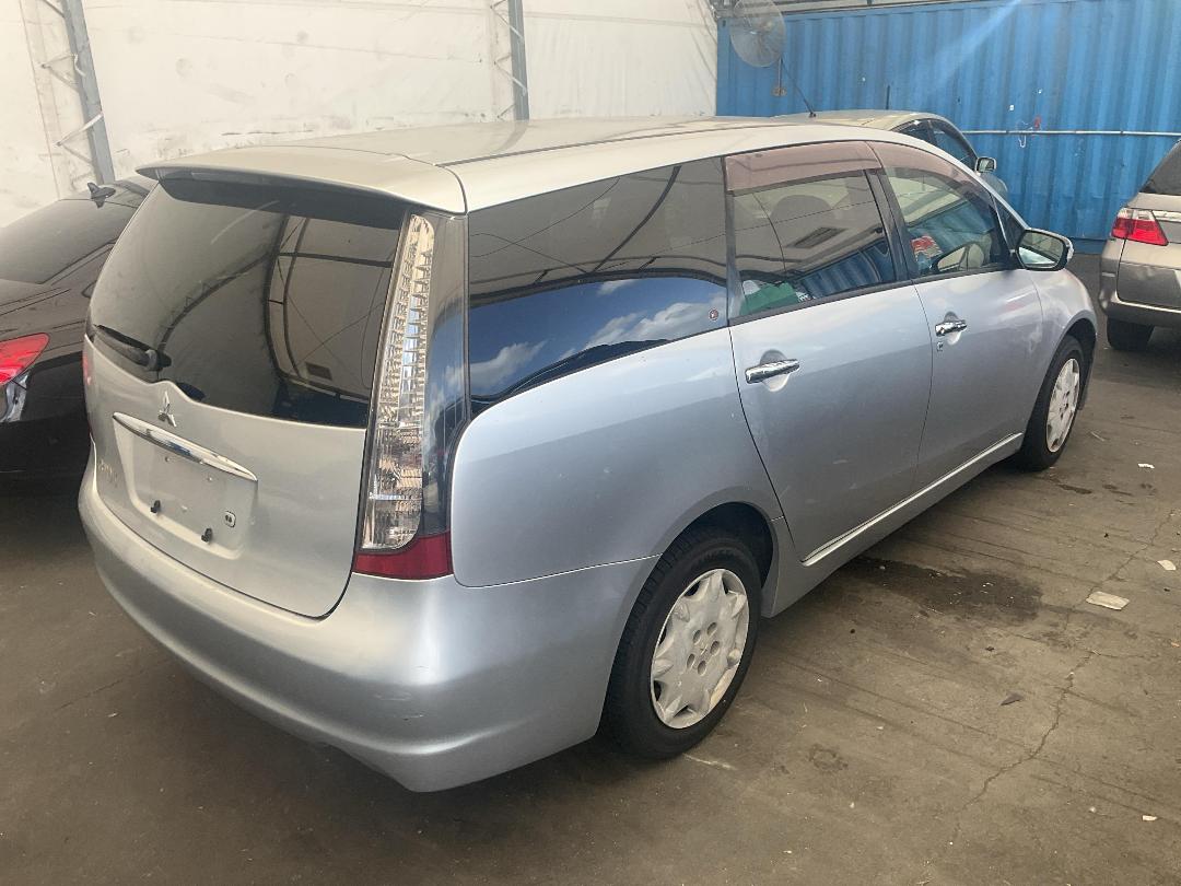 Photo '14' of Mitsubishi Grandis