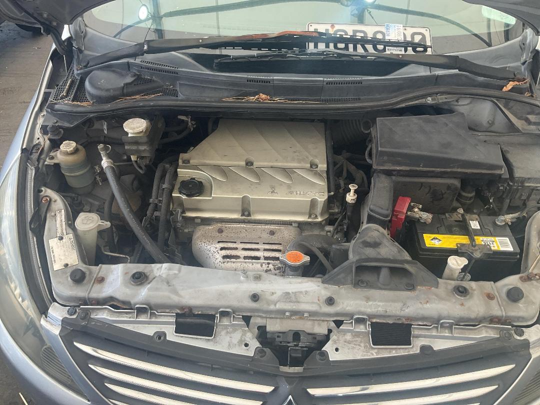 Photo '18' of Mitsubishi Grandis