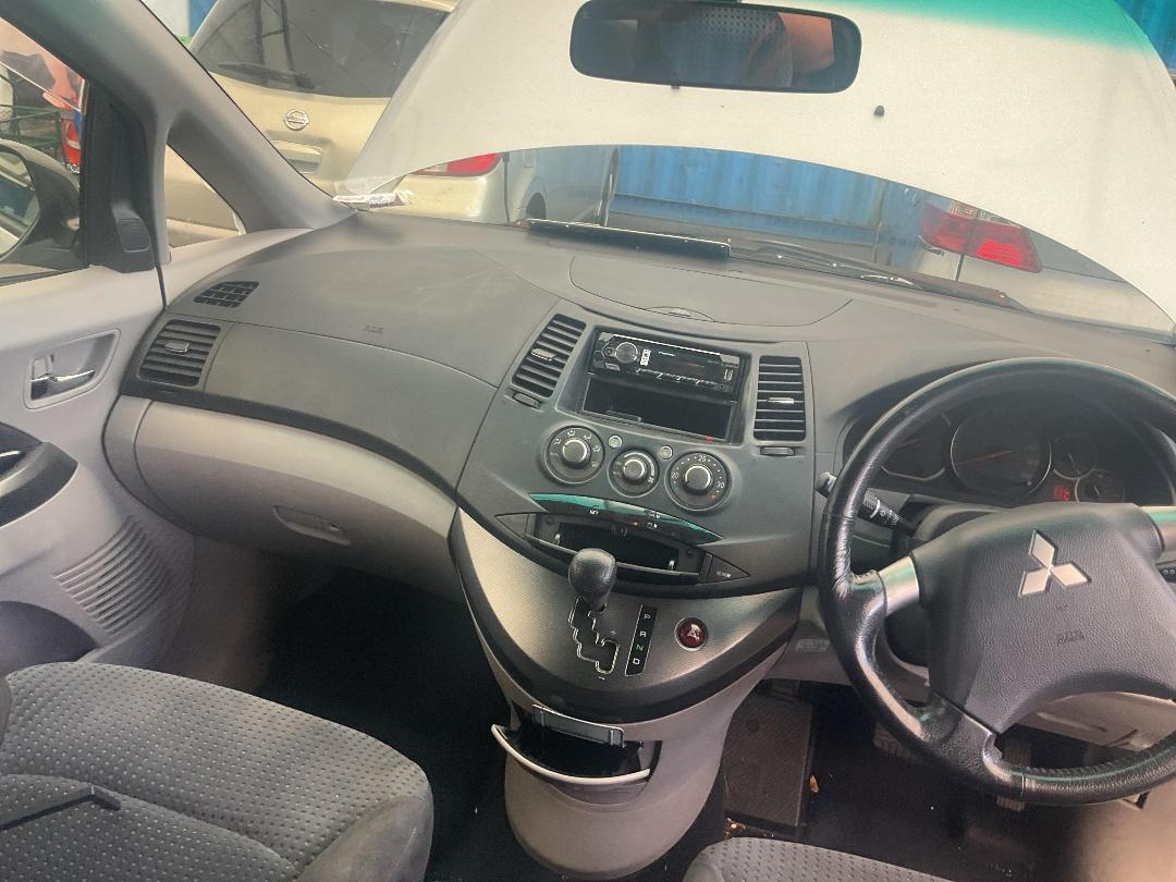 Photo '23' of Mitsubishi Grandis