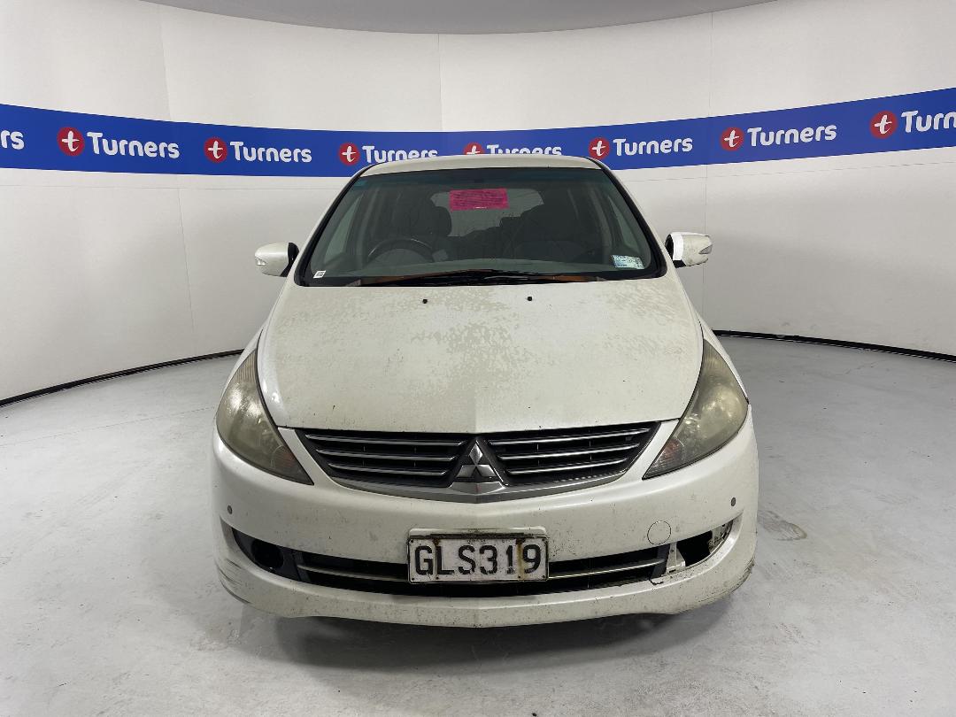 Photo '2' of Mitsubishi Grandis