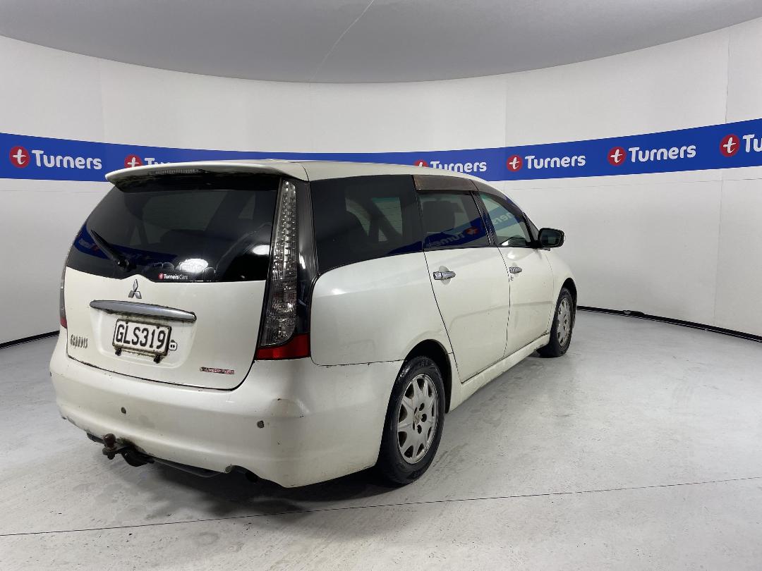 Photo '6' of Mitsubishi Grandis