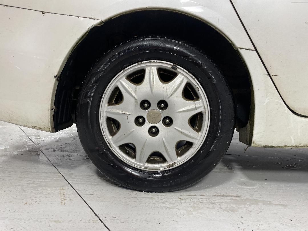 Photo '10' of Mitsubishi Grandis