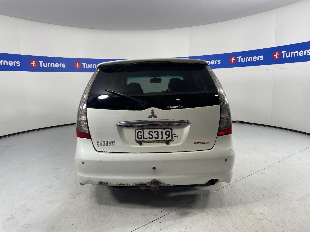 Photo '5' of Mitsubishi Grandis