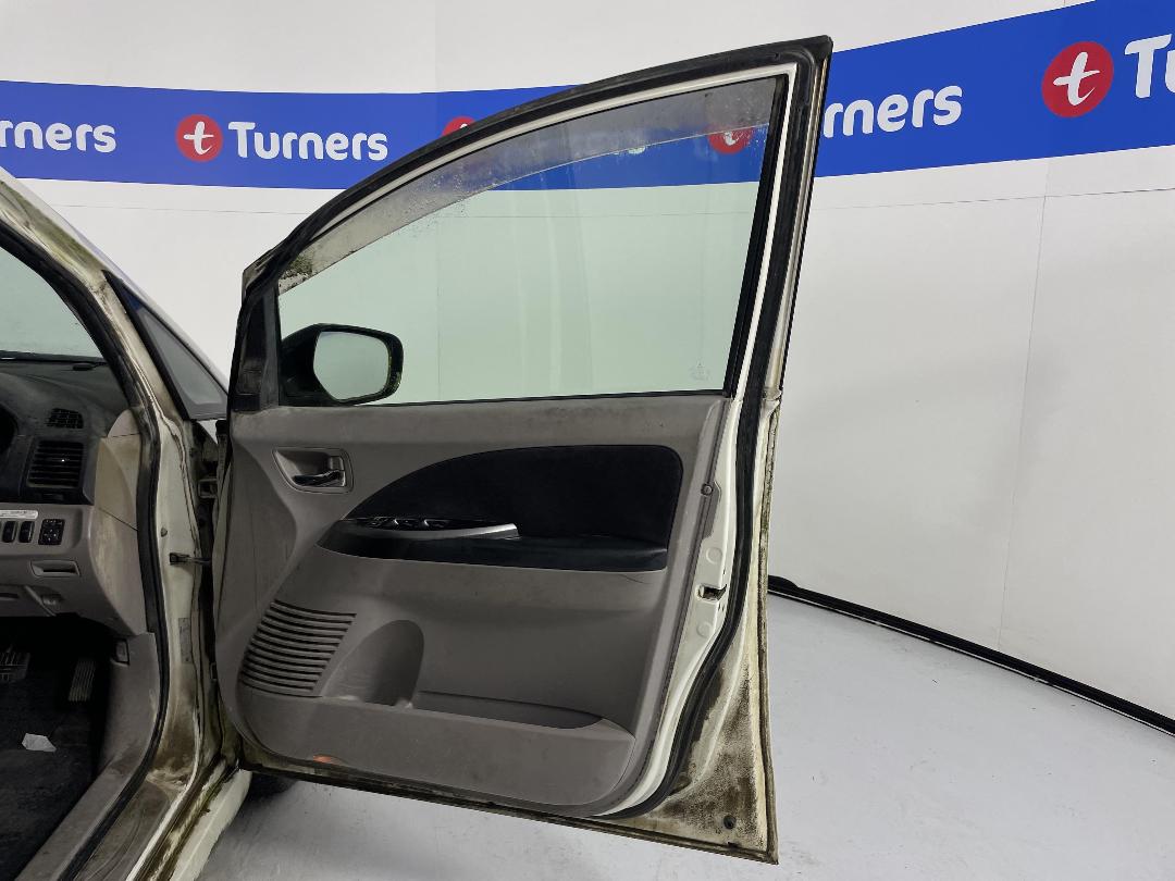 Photo '13' of Mitsubishi Grandis