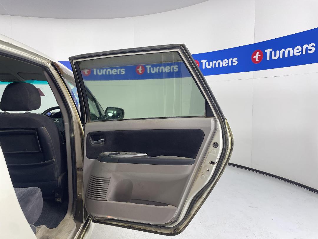 Photo '17' of Mitsubishi Grandis