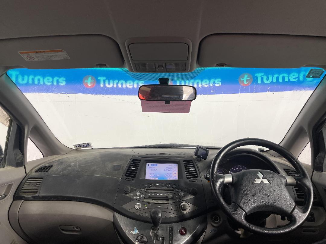 Photo '15' of Mitsubishi Grandis